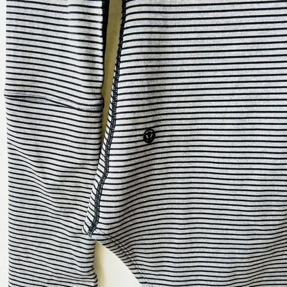 ❤️ Lululemon AweSoma Henley , gray/navy stripes, Size 6 E39 - Picture 8 of 8